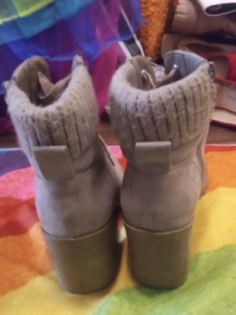 Tan boots - Picture 3 of 4